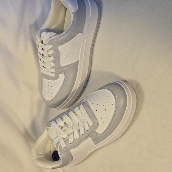 Madden Girl White With Gray Natalie Lace Up 1.5" Platform Sneakers Size 8.5 - Picture 2 of 8